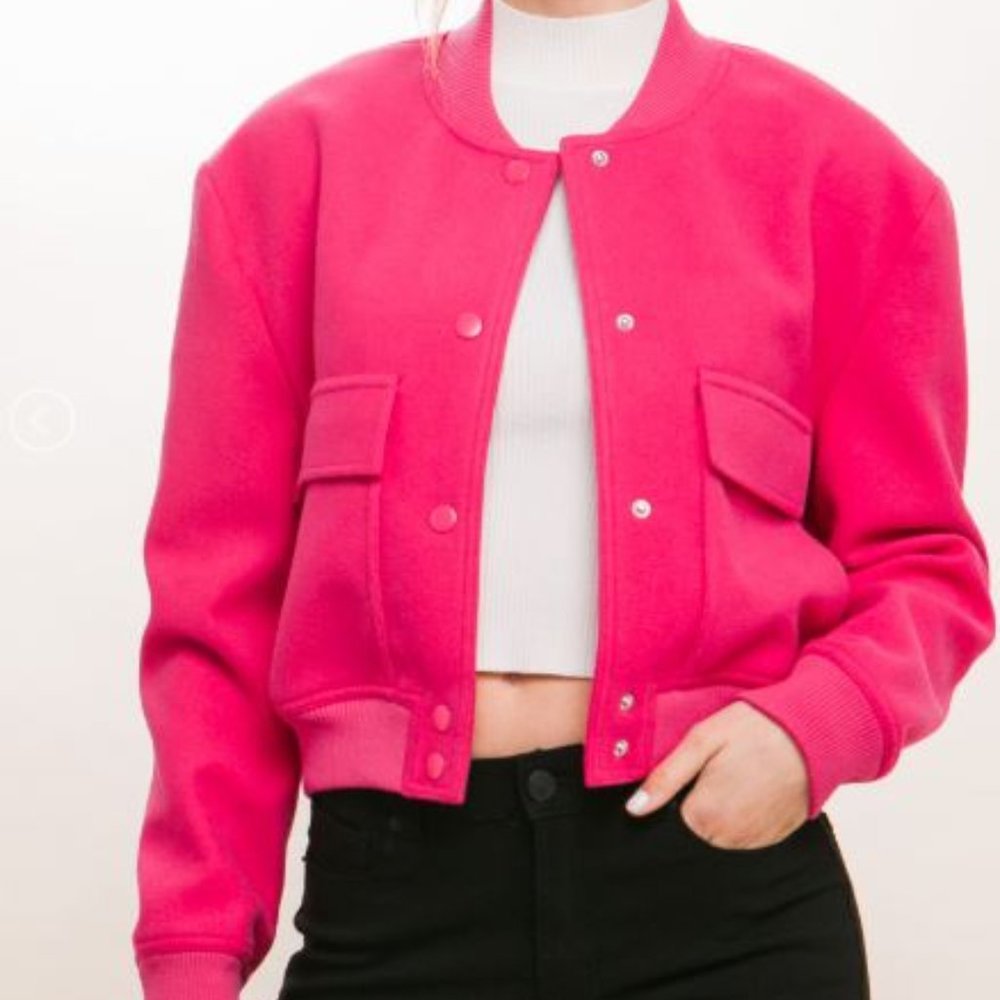 Solid jacket with front pockets